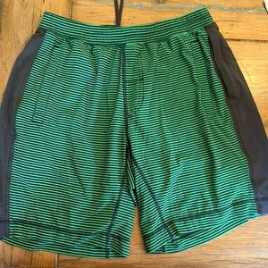 Lululemon men’s running shorts size L, Kelly green with liner.